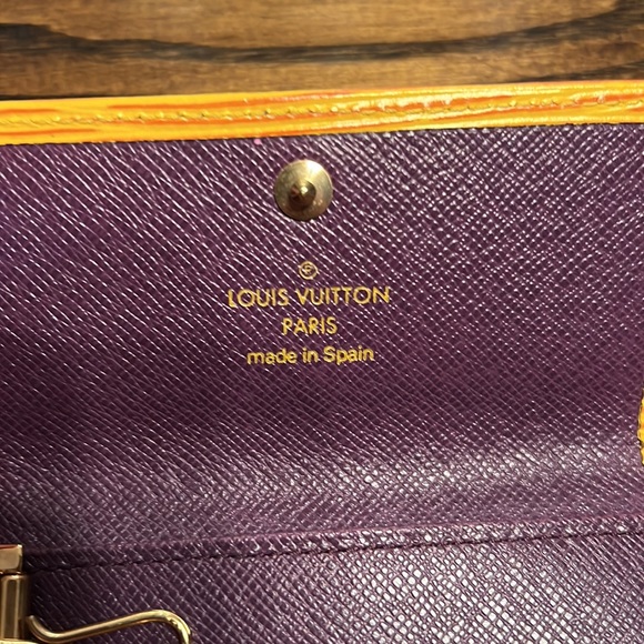 Louis Vuitton 1996 Epi Leather 6 Key Holder Wallet - Picture 8 of 16